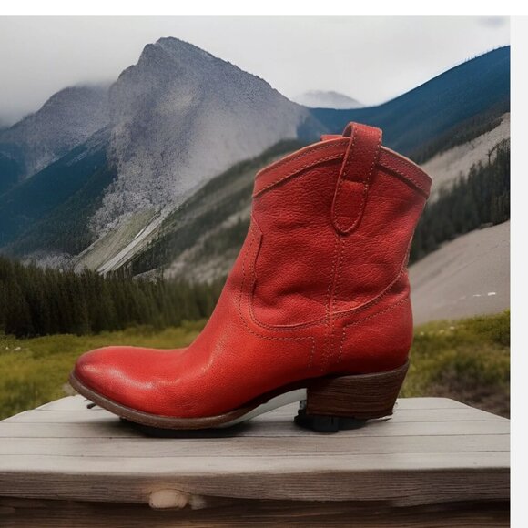 RARE Frye Carson Pull On Red Leather Southern/Western Low Heel Boho Cowgirl Boot - Picture 2 of 10